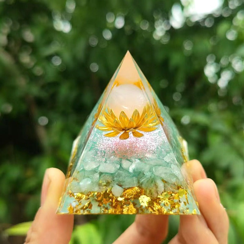 Sheehas Natural Crystal Pyramid | Cosmic Energy Resonance × Crystal Healing × Sacred Geometric Aesthetics