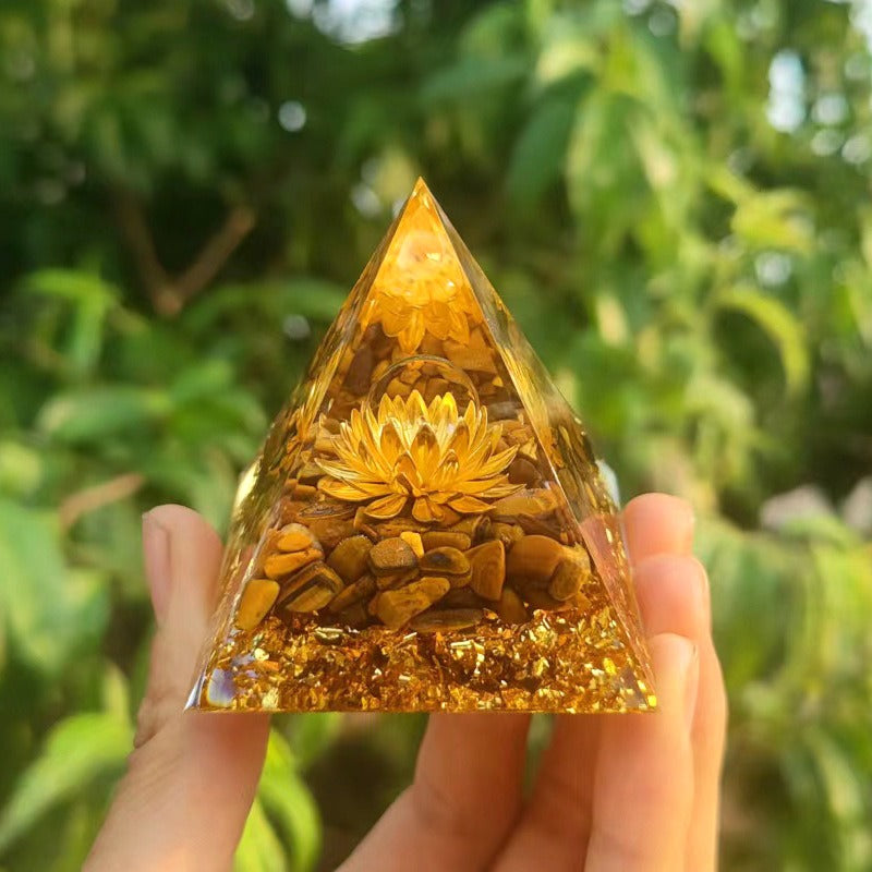 Sheehas Natural Crystal Pyramid | Cosmic Energy Resonance × Crystal Healing × Sacred Geometric Aesthetics