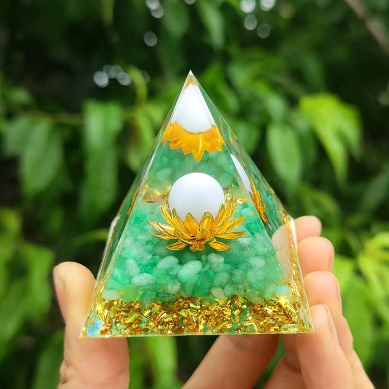 Sheehas Natural Crystal Pyramid | Cosmic Energy Resonance × Crystal Healing × Sacred Geometric Aesthetics
