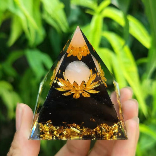 Sheehas Natural Crystal Pyramid | Cosmic Energy Resonance × Crystal Healing × Sacred Geometric Aesthetics